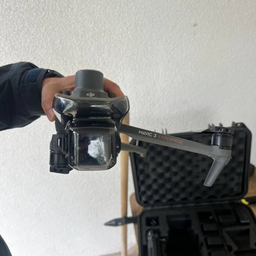 Сельскохозяйственный дрон с дополнительным оборудованием